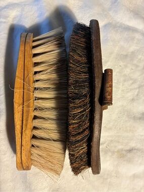 Leather/Wood Brushes Horse Grooming Tools Hand Brush Brown Leather Tan Set/2 VTG